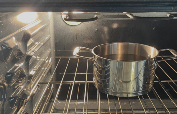 Limpeza e vitrificação do forno usando o método da panela