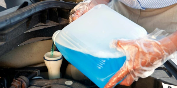 Líquido lava pára-brisas, você não precisa comprar: você prepara com 2 ingredientes