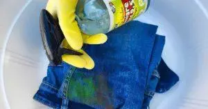 Mancha de grama: 12 dicas para tirar da roupa