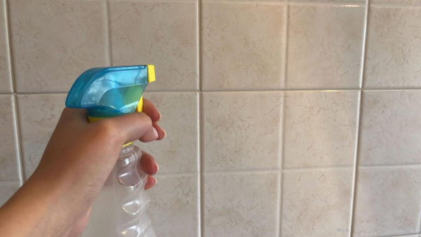 Manchas de graxa, como removê-las das paredes da cozinha: muito brilhantes