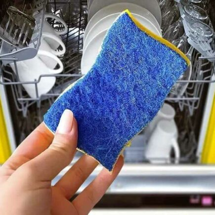 Máquina de lavar louça, coloque sempre uma esponja na louça antes de ligá-la: o motivo