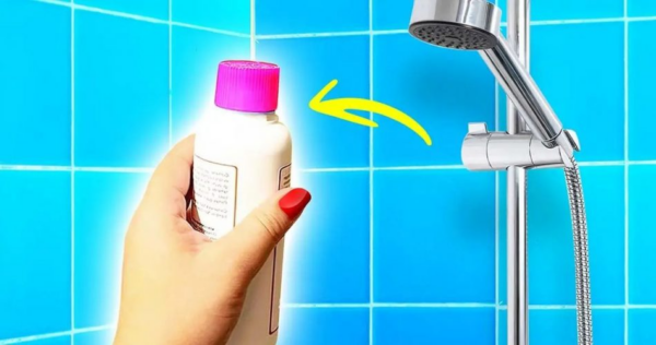 Nem todo mundo sabe, mas a água oxigenada é suficiente para deixar um chuveiro como novo
