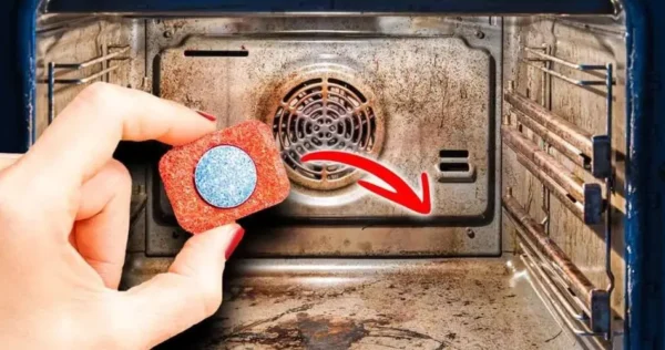O forno está coberto de sujeira? Use o truque das pastilhas da lava-louças: ela ficará como nova de novo