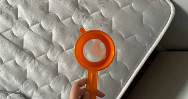 O método da peneira para limpar o colchão e eliminar todas as nódoas de uma vez por todas