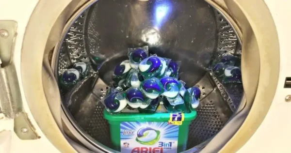 O que acontece se você colocar uma pastilha para lava-louças na máquina de lavar? Você não espera isso
