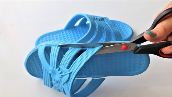 O resultado do corte dos chinelos de borracha foi incrível: inesperado