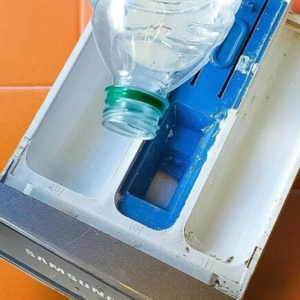 O truque engenhoso para limpar a gaveta da máquina de lavar: ela fica livre de mofo como nova