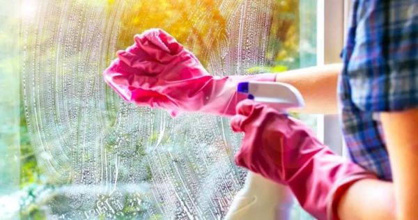 O truque para deixar as janelas limpas 3 vezes mais tempo: sem riscos e por menos de 10 cêntimos de euro