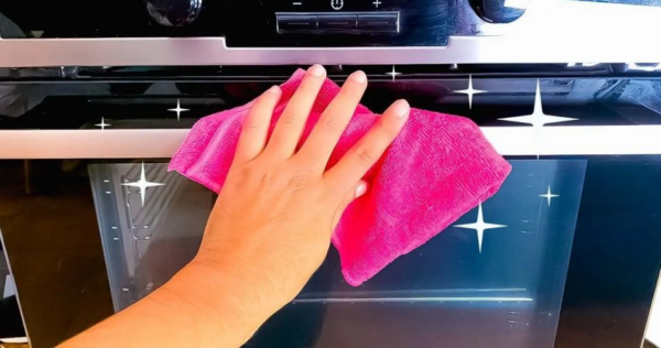 O truque para limpar as maçanetas das portas do forno: elas ficarão como novas