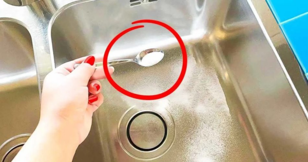 O truque para limpar e polir sua pia de aço inoxidável: ela ficará como nova novamente