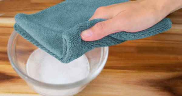 O truque para tirar manchas da parede sem tirar a tinta