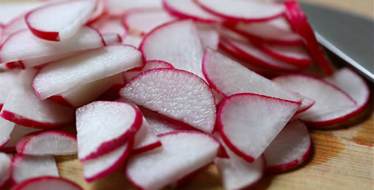 O vegetal que protege a tireóide, desintoxica o fígado e ajuda a perder peso