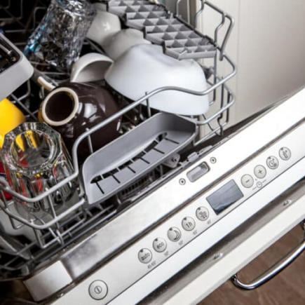 O vinagre branco danifica as vedações da máquina ou da máquina de lavar louça?