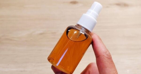 Os insetos irão vibrar assim que você colocar esse líquido na frente de seus olhos.