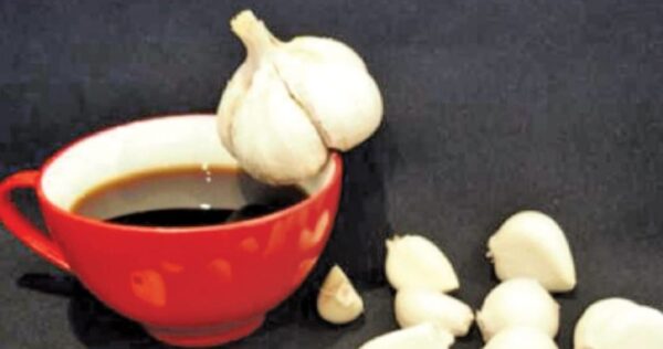 Pegue um dente de alho e misture com café: o antigo remédio dos nossos avós