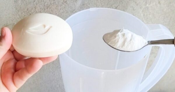 Pegue uma barra de sabão e 1 colher de sopa de bicarbonato de sódio: você verá algo único