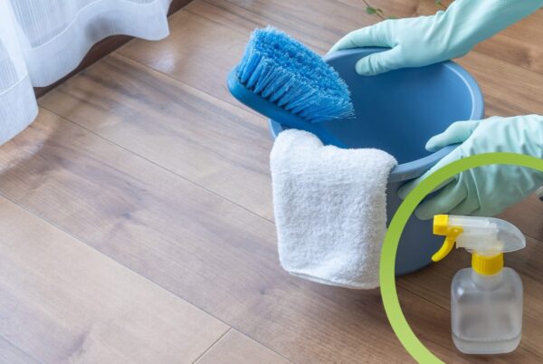 Piso muito brilhante: use estes 2 ingredientes que você tem na sua cozinha, ficará como novo!