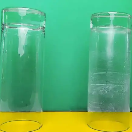 Por que a máquina de lavar louça deixa uma película branca nos vidros e como consertar?