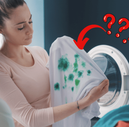 Por que as roupas ficam manchadas após serem lavadas na máquina?