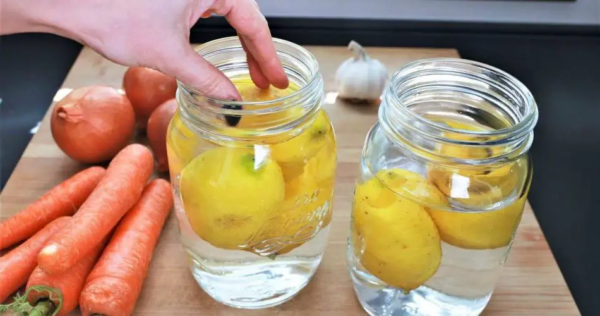 Potes de água, encha-os com limão – você economiza muito dinheiro