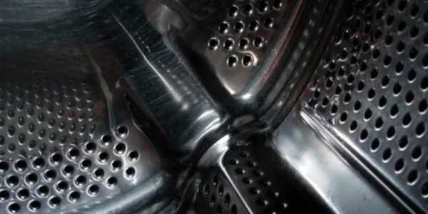 Quais são algumas dicas para deixar sua máquina de lavar com um cheiro mais fresco e piorar o cheiro das roupas?