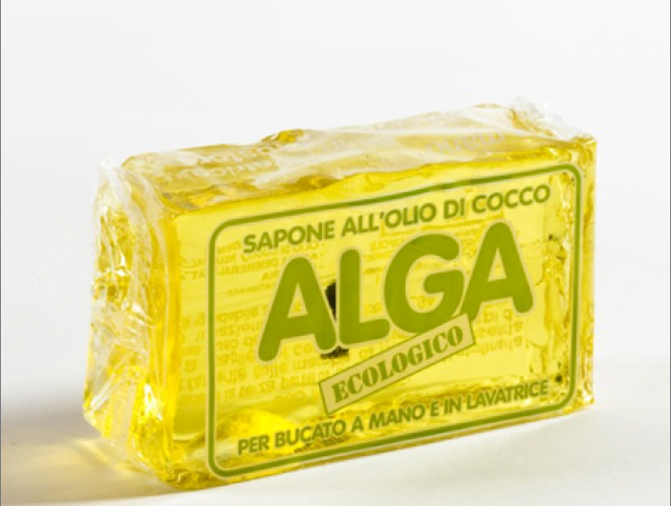 Sabonete Amarelo da Vovó Todo Alho em uma Jarra