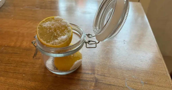 Sal e limão, coloque em uma jarra: conosco valem ouro se misturados