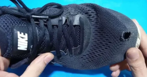 Sapatos furados, não devem ser jogados fora: resolva o problema com linha e agulha em 3 minutos