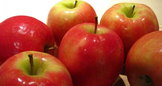 Se consumida assim, a maçã é um dos remédios mais eficazes contra o colesterol alto