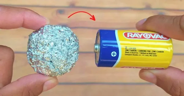 Se você combinar baterias com papel alumínio, você deve estar preparado para observar isso