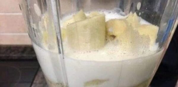 Substitua o seu café da manhã por este smoothie por 5 dias e diga adeus à sua barriga.
