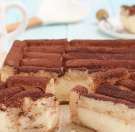 Todo mundo vai querer uma segunda porção deste bolo rápido e delicioso