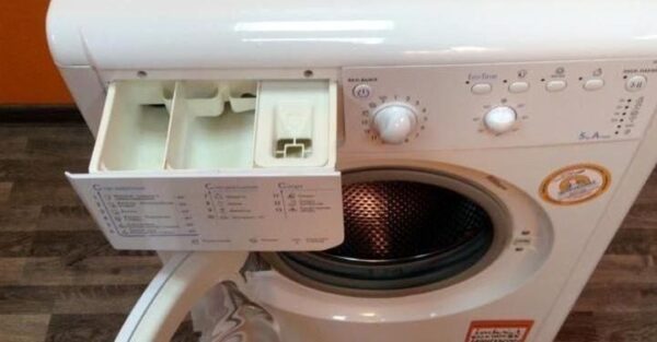 Um excelente truque para limpar e perfumar a máquina de lavar sem desperdícios