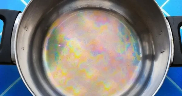 Você notou manchas de tinta no fundo da panela? O que você deve fazer imediatamente