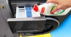 Você pode limpar suas roupas com sabão em pó?