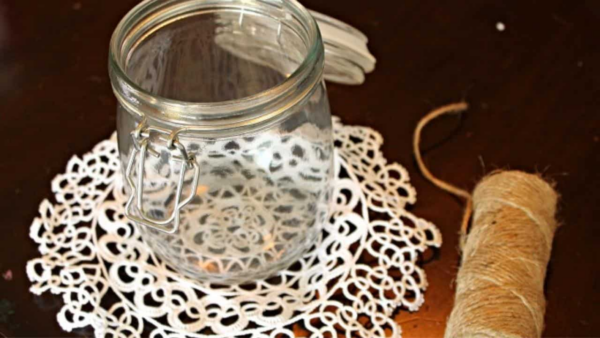 É incrível o que você pode fazer com guardanapos velhos e potes vazios