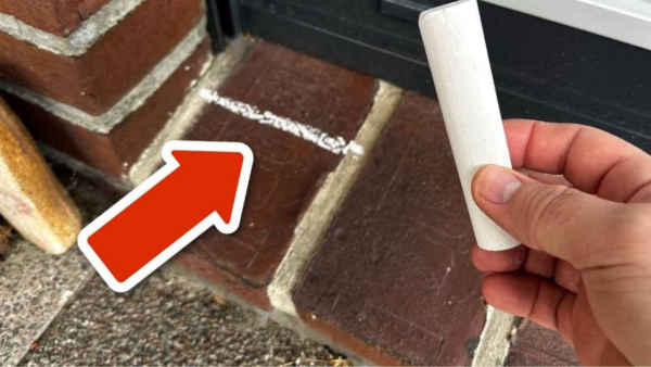 É por isso que tantos estão desenhando uma linha de giz atrás da porta da frente