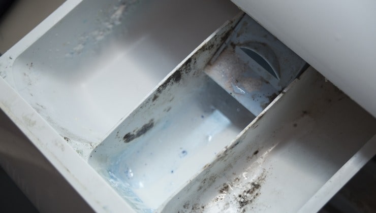 Schmutzige Waschmaschinenschublade