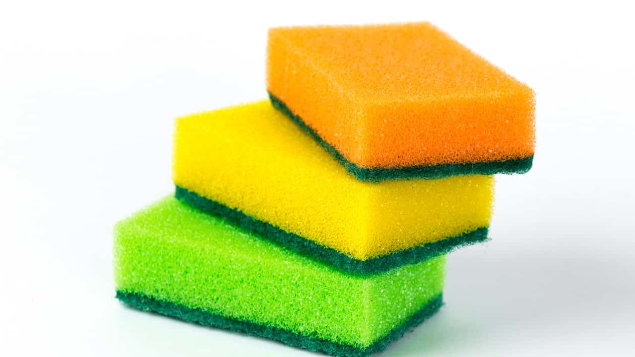 Schwamm in der Waschmaschinenschüssel