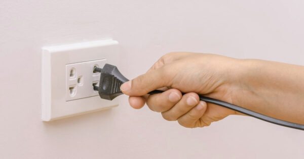 10 Artikel, die Sie nachts ausstecken müssen, um Ihre Rechnung zu senken