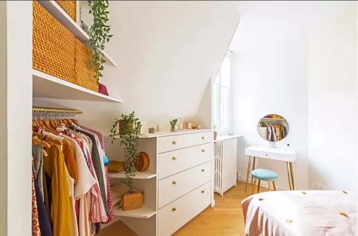 21 Ideen zum Aufbewahren von Kleidung, wenn Sie keinen Platz im Schrank haben 14 Schlafzimmer mit Schrank und Eckregalen