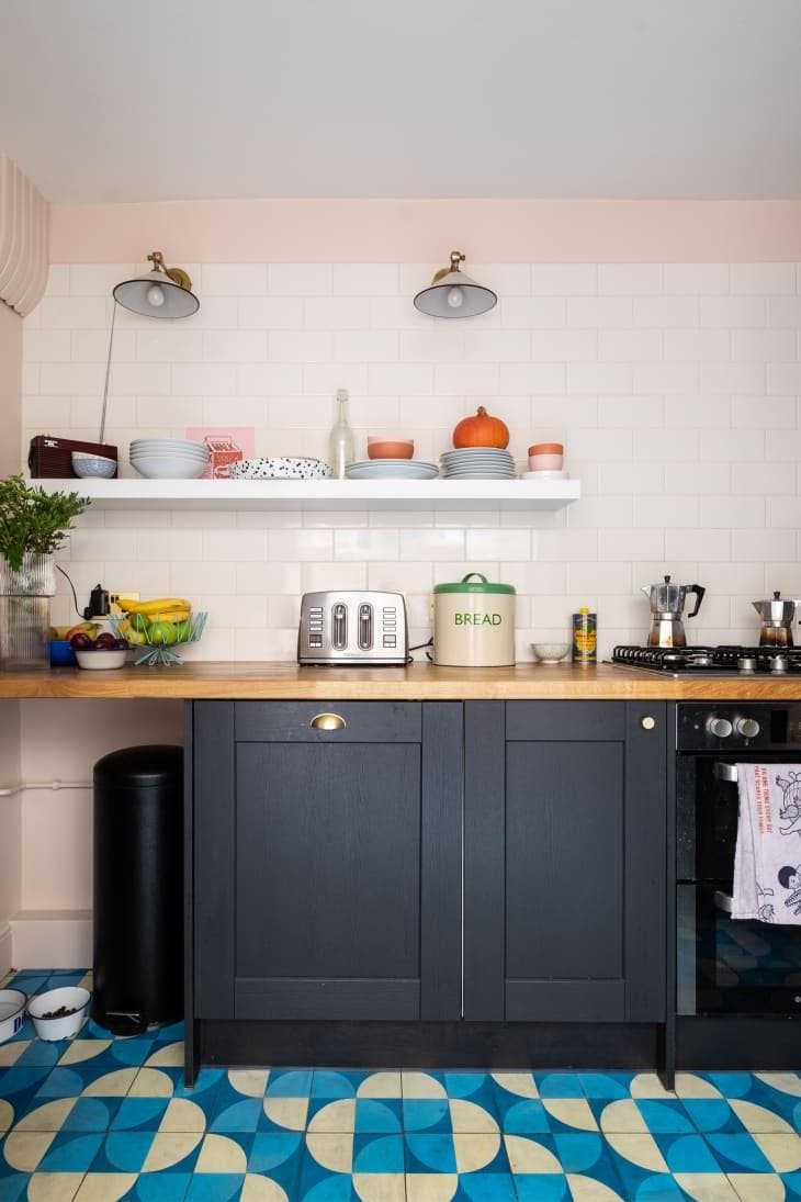 Blaugrünblau, Anthrazitgrau und Pfirsichfarbe