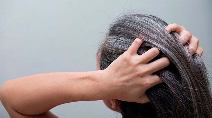 3 natürliche Masken zum Färben von grauem Haar ohne den Einsatz von Chemikalien 2 graue Haare