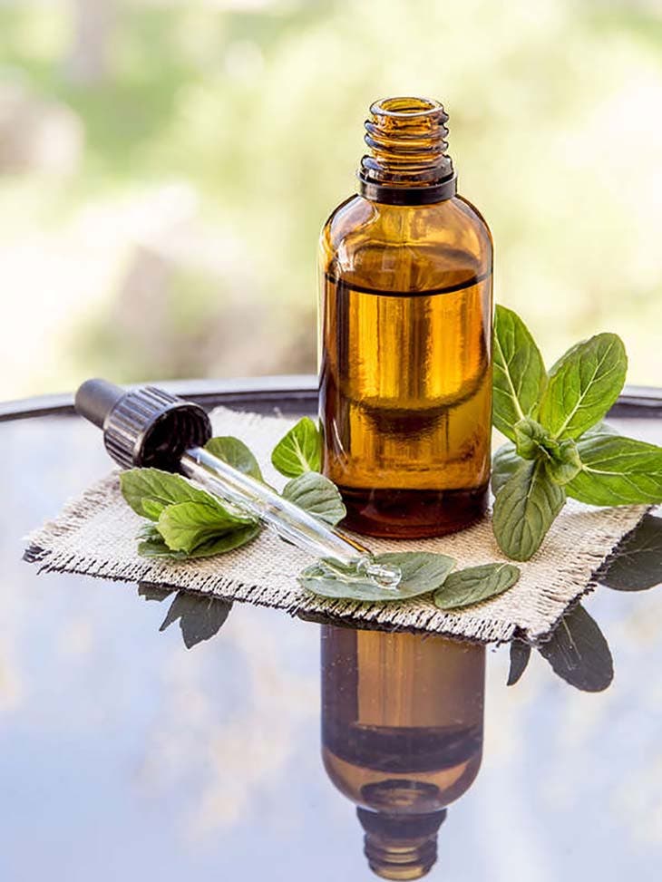 7 geniale Tricks, um Gerüche zu beseitigen und das ganze Haus mit Backpulver zu parfümieren 3 Flasche ätherisches Öl