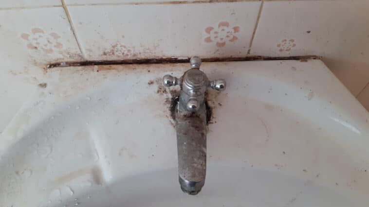 7 mühelose Tipps zum Reinigen und Aufhellen des Badezimmerwaschbeckens