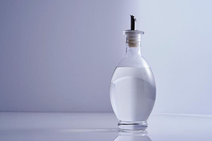 Flasche weißer Essig