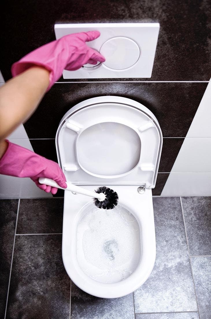 Saubere, gut gereinigte Toiletten