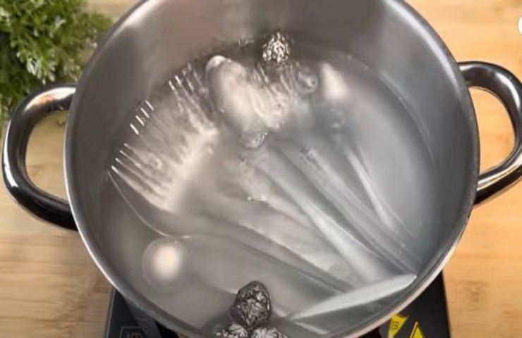 Aluminiumfolie in kochendem Wasser, unerwartete Verwendung