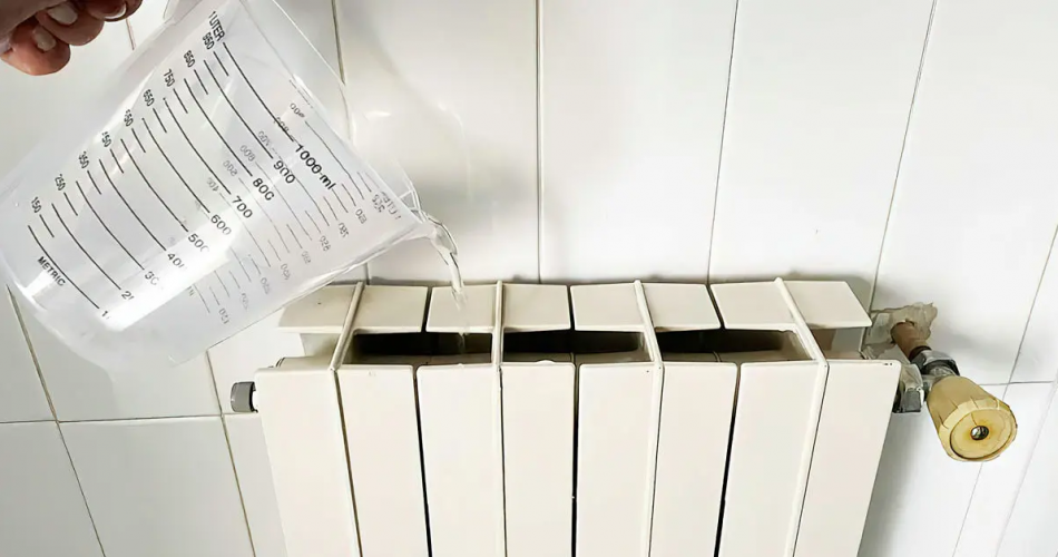 Aquí se explica cómo limpiar los radiadores antes de encenderlos en invierno.