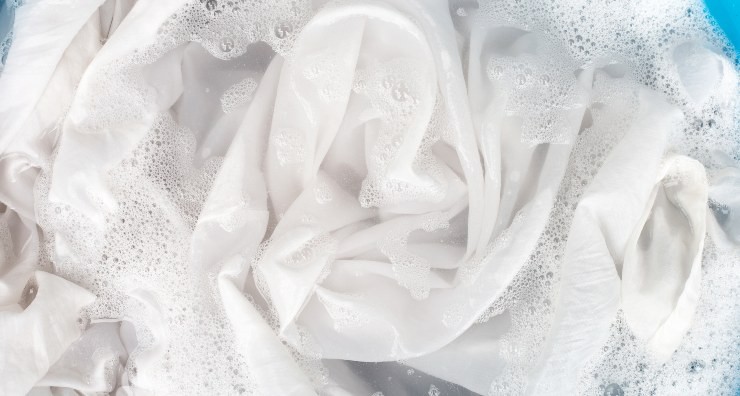 Händewaschen von Kleidung